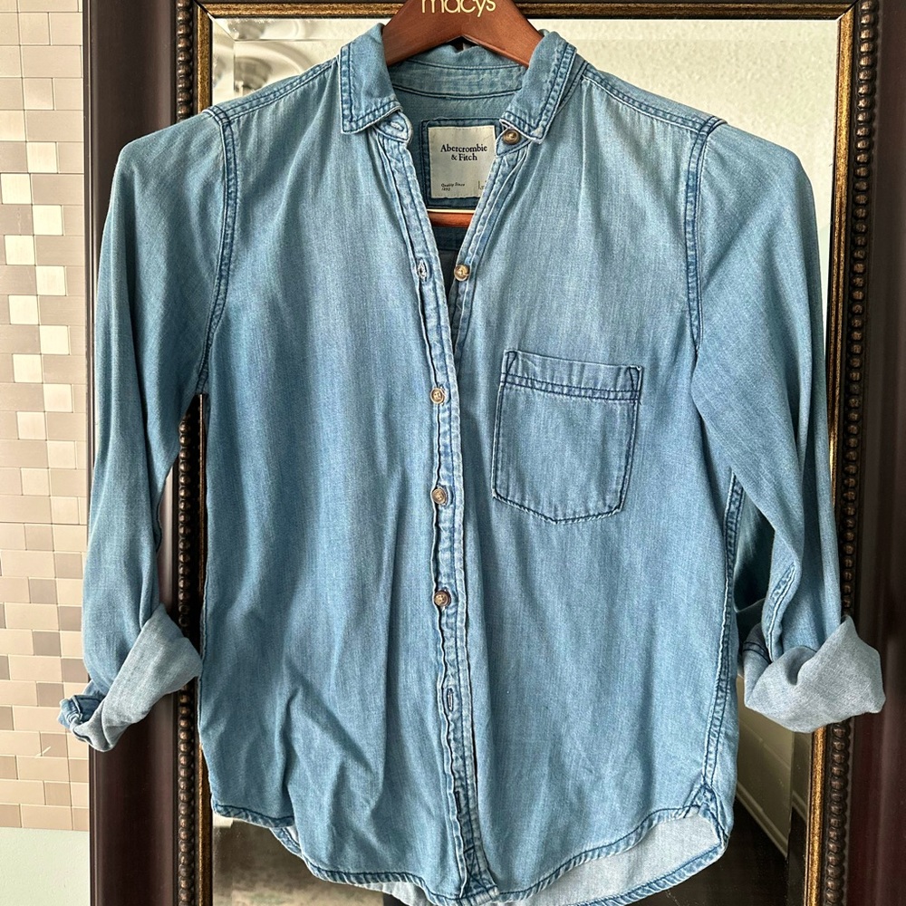 Abercrombie & Fitch denim button down shirt